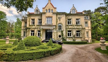 Neogotycki pałac Konstancin